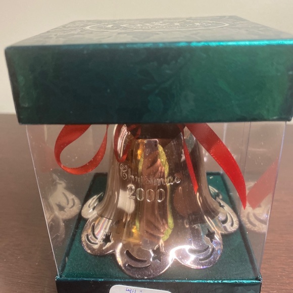 Towle silver plate Christmas 2000 bell in original box - Picture 6 of 7